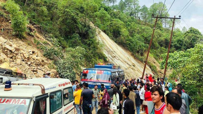 गुडिरहेको बसमा करेन्ट लाग्दा बुबा–छोराको मृत्यु