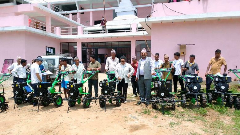 ताप्लीमा व्यवसायीक कृषि समूह र सहकारीलाई मिनिटिलर वितरण