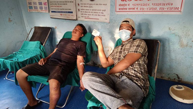स्वर्गिय श्यामकर्ण राईको स्मृतिमा आफन्तहरुले गरे रक्तदान