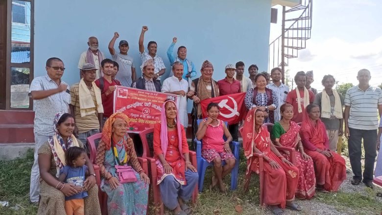 त्रिनपा ९ मा एमाले र कांग्रेसका १५ कार्यकर्ता माओवादीमा प्रवेश