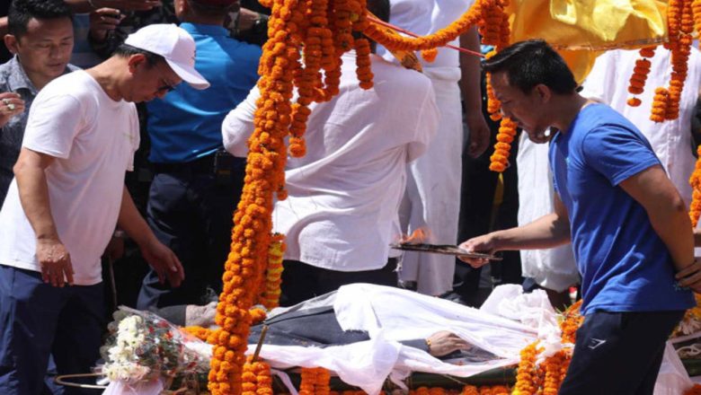 बुबाको मुख हेर्नेदिननै छोरा मिङसो र सुहाङले गरे नेम्वाङको अन्तिम विदाई