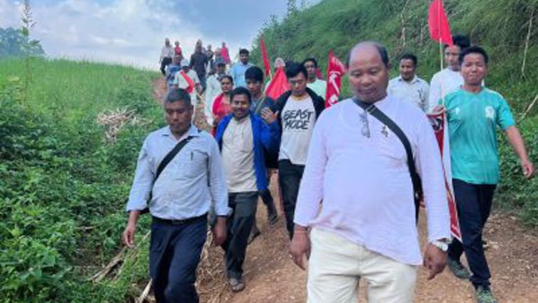 सरसफाई र अबरुद्ध सडक खुलाउँदै ताप्लीमा घरघरमा माओवादी – जनजनमा माओवादी अभियान सुरु