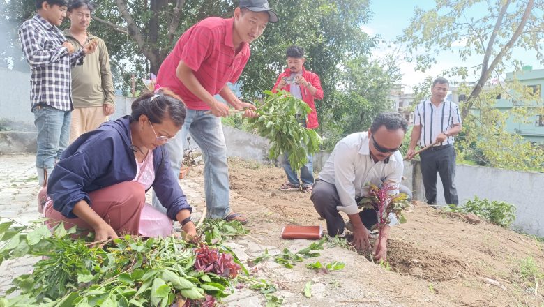 किरात राई पत्रकार संघको १६ औँ स्थापना दिवसमा सरसफाई र बृक्षारोपन