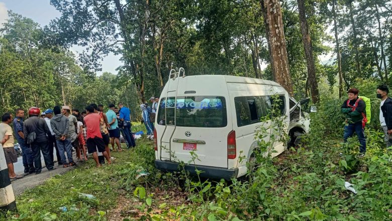 उदयपुरगढी ७ अधेरी नजिक माईक्रोबस दुर्घटना