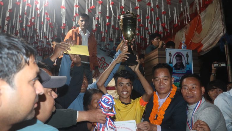 बगाहामा भएको स्वर्गिय युवराज राई (कैलाश) स्मृति फुटवल प्रतियोगिताको उपाधी दमौटीको पोल्टोमा