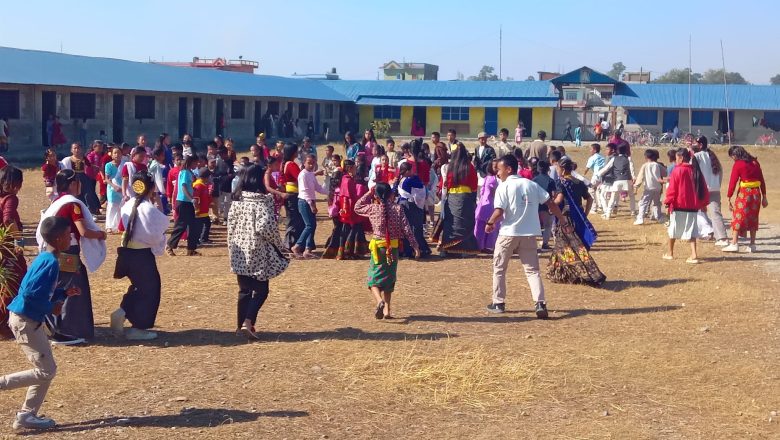 समता स्कुल गाईघाटमा साकेला नाच सहित उद्यौली पर्वको शुभकामना आदान प्रदान