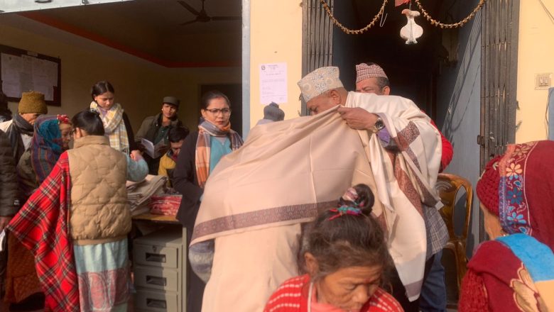 त्रिनपा ११ मा जेष्ठ नागरिक सहित ६३६ जनालाई न्यानो कपडा