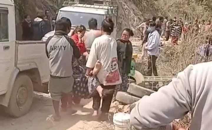 उदयपुर मैनामैनी दुर्घटना : चालक र ७ महिनाका बच्चा सहित ७ को मृत्यु , ९ घाईते तस्विर सहित