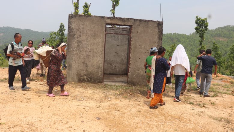 छुट्टीएको बजेट काटिएपछि अलपत्र चुहाडेको साकेला थान