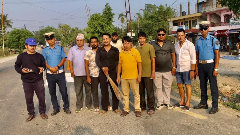 थ्रीएम ब्रदरहुड युवा समूहद्धारा मोतिगडामा जेब्रा क्रसिङ निर्माण