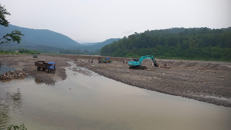 उदयपुरको गाइघाटमा बाढी कटान रोक्न यस्ताे उपाय