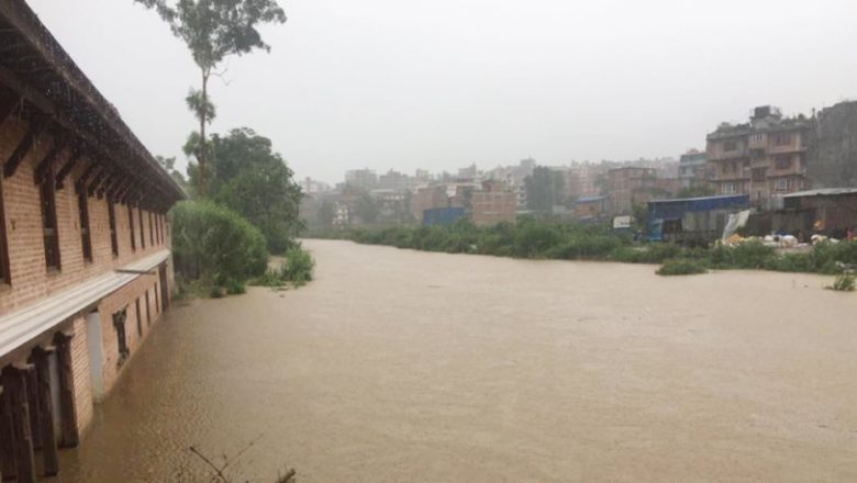 भक्तपुरमा भारी वर्षाले बाढी र डुबान