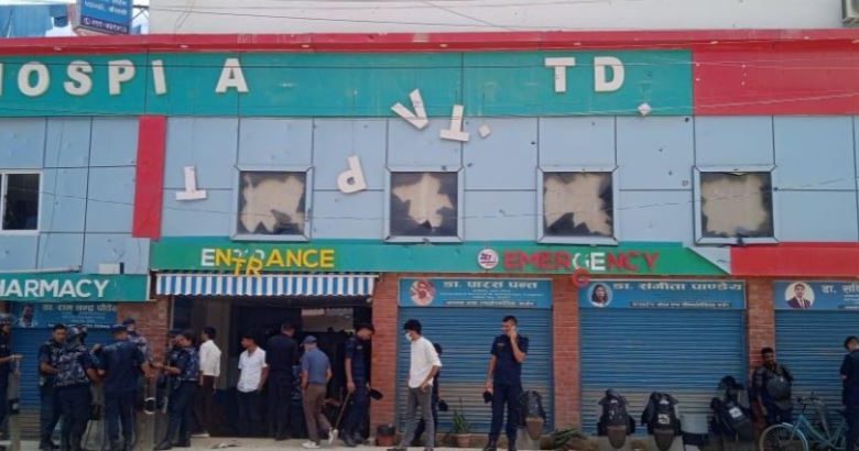 धनगढीको नोभा अस्पतालमा युवकको मृत्युपछि तोडफोड, प्रहरीद्धारा अश्रुग्यास प्रहार