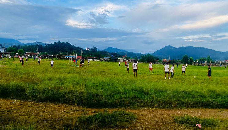 पूर्वाधार अभावमा घाँसे मैदानमा परिणत पोखरा लेखनाथ रंगशाला