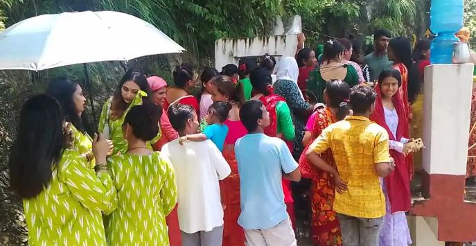 साउने सोमबारमा महादेव गुफामा भक्तजनको घुइँचो