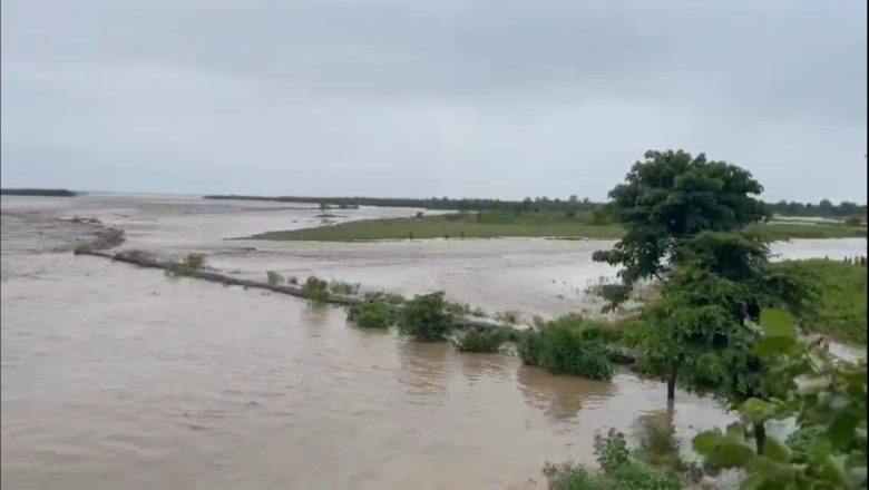 उदयपुरकाे बेलकामा सप्तकाेशी बाढी पस्याे, बस्ती डुबानमा