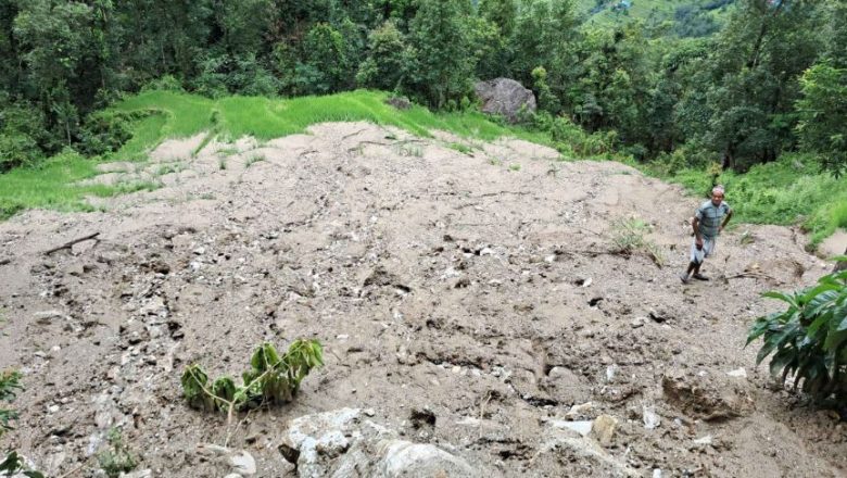 खोटाङको ऐसुलुखर्कमा पहिरोले ७ घर परिबार बिस्थापित