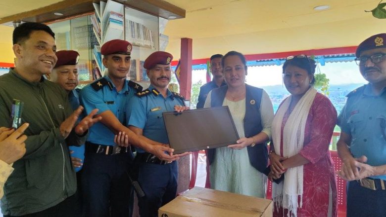 प्रदेश  आन्तरिक मामिला तथा कानून मन्त्रालयबाट उदयपुर प्रहरी लाइब्रेरीलाई कम्प्युटर प्रदान