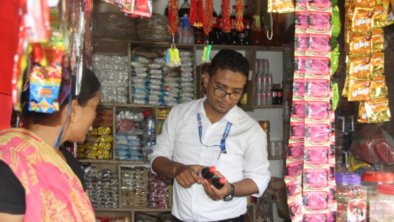 उदयपुरमा बजार अनुगमन:दुई व्यवसायीलाई २० हजार जरिवाना, १७ हजार मुल्यको म्याद गुज्रेको सामान नष्ट