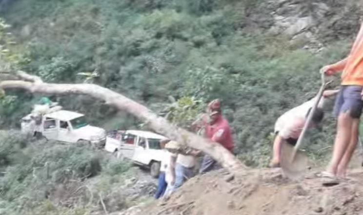 वर्षापछि अवरुद्ध लिमचुङबुङ सडक सुचारु