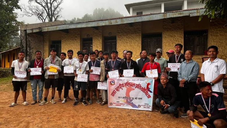 त्रिनपा १६ मा भलिवल प्रतियोगिता सँगै ७ विद्यालयलाई खेलकुद सामग्री वितरण