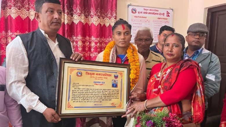 साफ महिला च्याम्पियनसिपमा उत्कृष्ट प्रदर्शन गरेकी अमिषा कार्की गृह जिल्ला उदयपुरमा सम्मानित