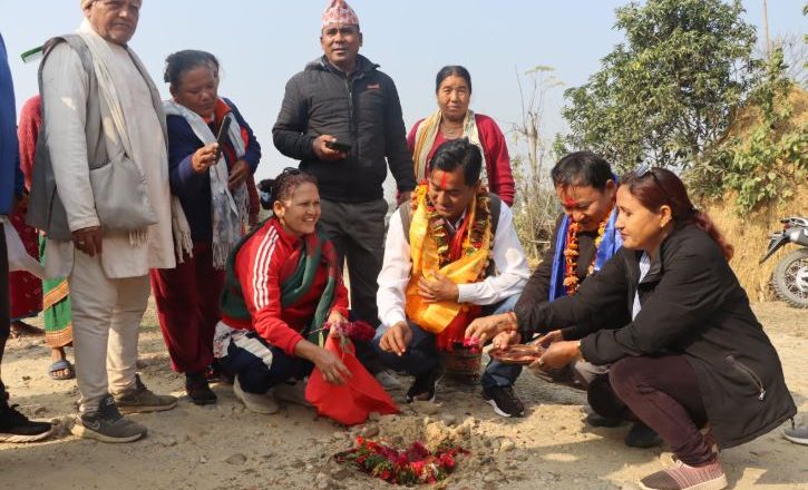 चौदण्डीगढी नगरपालिकामा पाँच वडाका कालोपत्रे सडक निर्माणको शिलान्यास