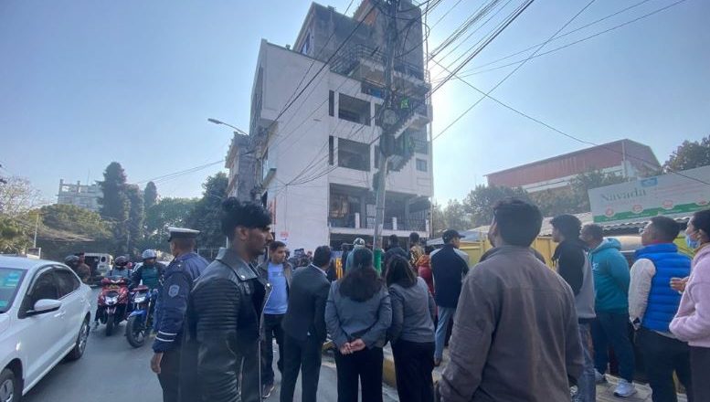 दाइले छिटो आउनू भनेकै दिन पड्कियो मःम पसल