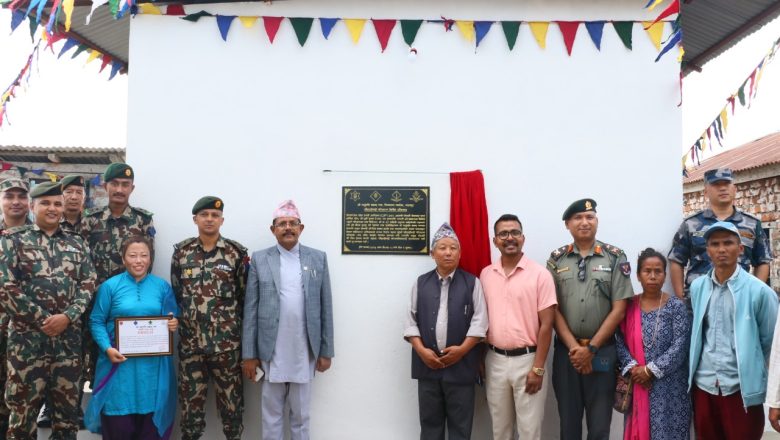 चौदण्डीगढीमा सेनाद्धारा निर्मित शौचालय पालिकालाई हस्ताण्तरण