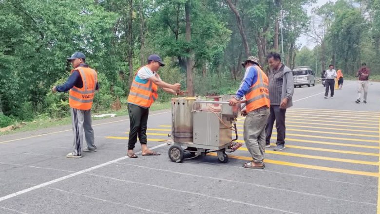 दुर्घटना न्यूनीकरणका लागि उदयपुरमा थर्मप्लास्टिक लाइन जडान