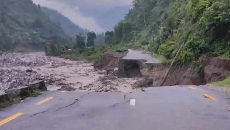 कोशी प्रदेशमा मनसुनको प्रभाव : उदयपुर सहित चार जिल्लाको ७ स्थानमा सडक अवरुद्ध
