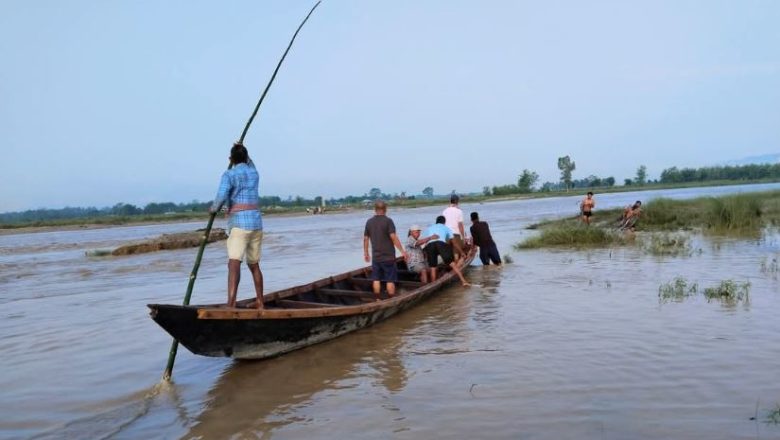 हडिया र बेल्टारलाई जोड्न त्रियुगा नदीमा डुङ्गा सञ्चालन
