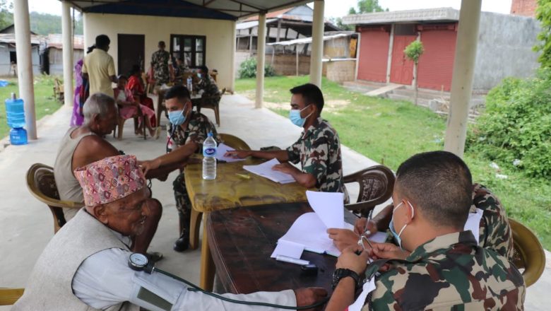 सेनाको स्वास्थ्य शिविरबाट स्थानीय लाभान्वित