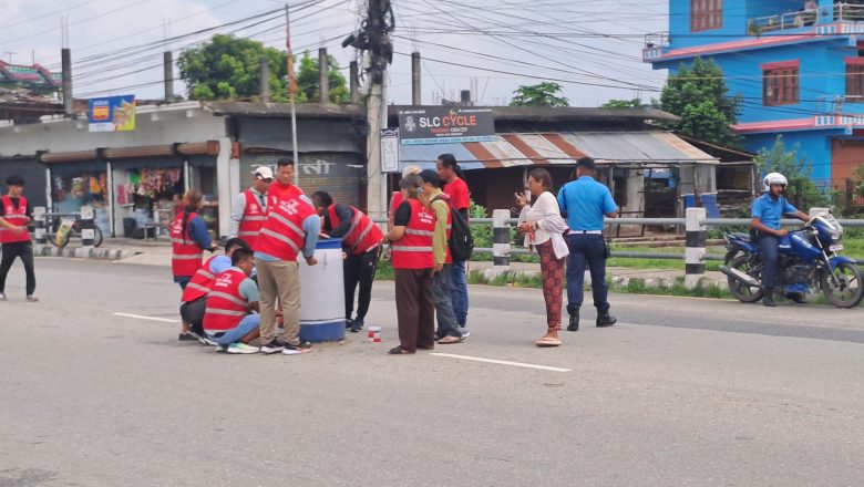 वाईसिएल उदयपुरले गर्यो मदन भण्डारी राजमार्गको डिभाईडरमा रङ रोगन