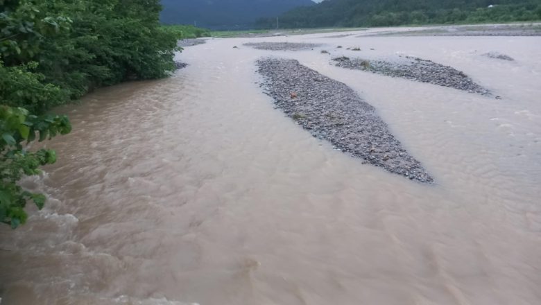 वर्षाले कृषकमा राहत महशुस, त्रियुगा र बरुवामा बाढी
