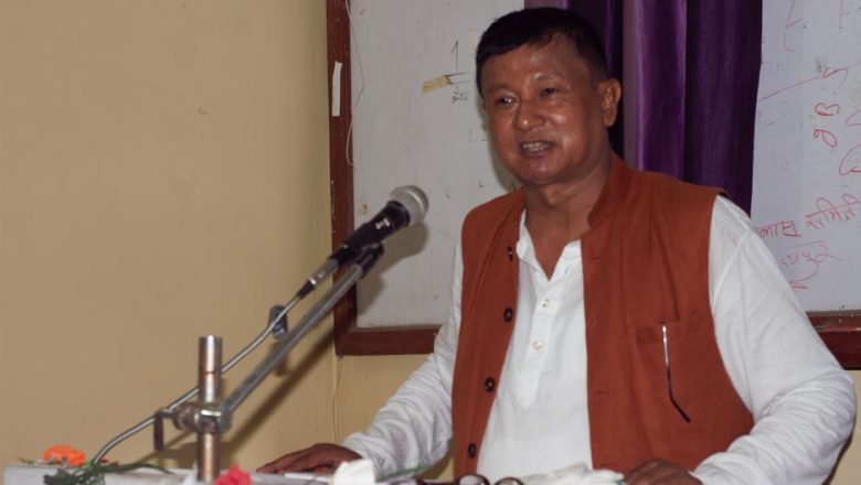 सामाजिक संञ्जालमा भ्रम फैलाएको भन्दै नेकपाका उम्मेदवार बलदेव चौधरीले गरे पत्रकार सम्मेलन