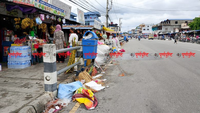 फोहोरको थुप्रोले दुर्गन्धित बन्दै गाईघाट बजार