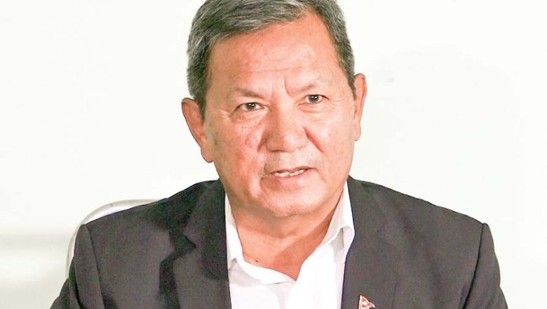 संञ्चारमन्त्री गुरुङको घरमा ढुँगा मुडा र आगजानी