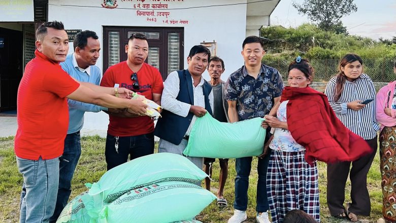 चाँडबाँडको मुखमा अति विपन्न परिवारलाई राहत उपहार