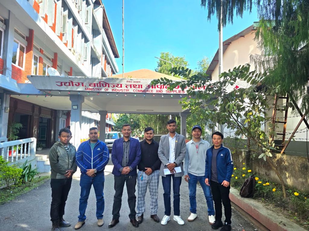 उदयपुर सिमेन्ट उद्योग चलाऔं भन्दै मन्त्रीसम्म पुगे युवा तथा जेन्जीका समुह