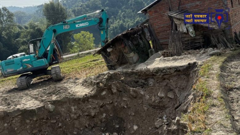 मुर्कुचीमा अबैंध ढुङ्गा उत्खनन् र विक्री