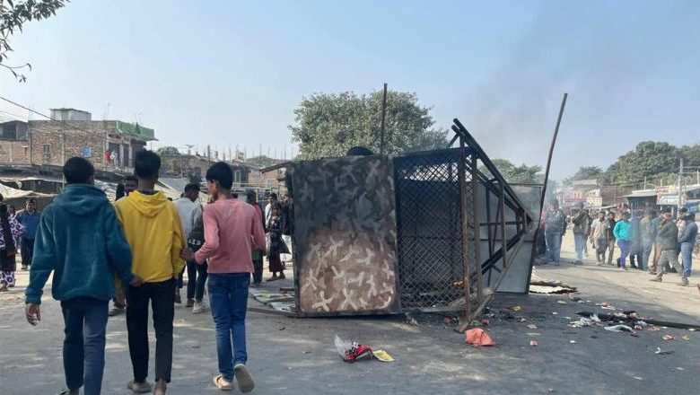 सुनसरीमा शसस्त्रको गोली लागेर मृत्यु भएका चालकको शव नै सडकमा राखेर स्थानियको प्रदर्शन