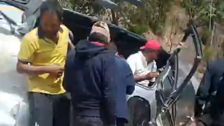 दुर्घटनाग्रस्त हेलिकेप्टरमा सवार छ मध्ये चालकसहित दुई घाइते, अर्को हेलिकेप्टरबाट उपचारमा लगियो