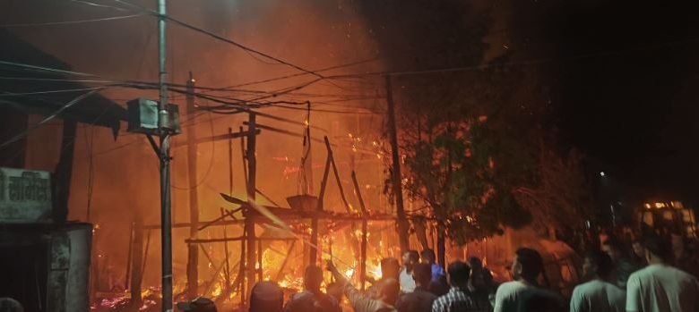 उदयपुरको बेल्टार बजारमा भिषण आगलागी, सुतिरहेका नाती–बाजेको जलेर मृत्यु