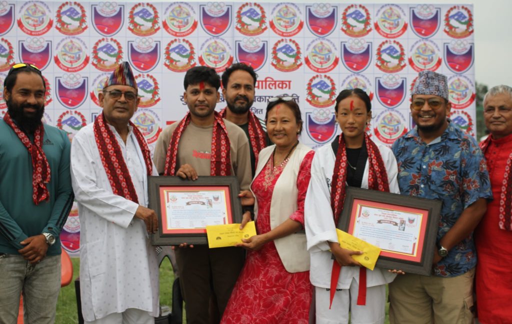 सुनिल र विपीसालाई त्रियुगाको वर्ष सम्मान