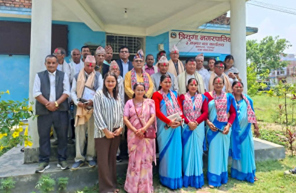त्रियुगा-३ मोतिगडा बालमैत्री वडा घोषणा, सामाजिक योगदानकर्तासहित स्वास्थ्य स्वयंसेविका सम्मानित