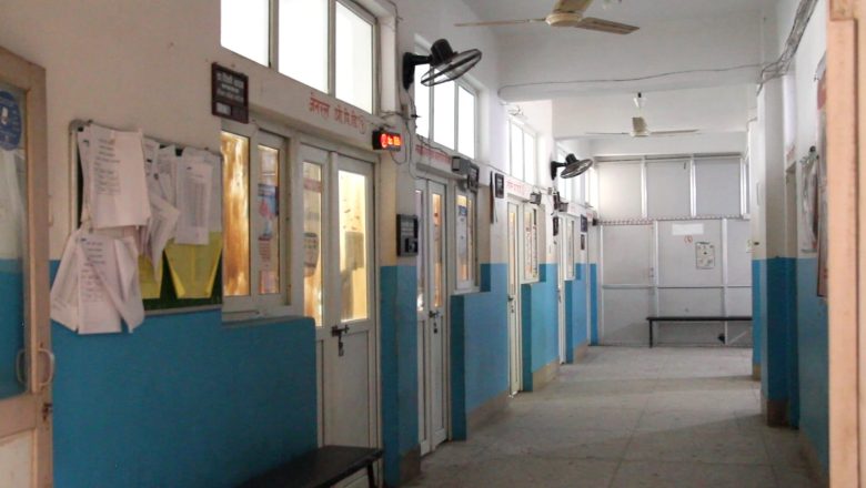 चिकित्सक आन्दोलनले उदयपुर अस्पतालमा ओपिडी सेवा बन्द, आन्दोलनकाे वाहानामा कर्मचारीसमेत वाहिरिदा सेवा प्रभावित