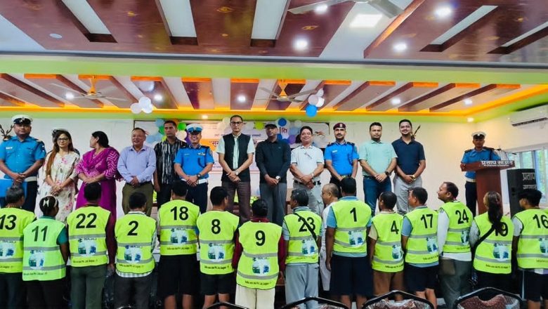 उदयपुरमा अटो तथा ई–रिक्सा चालकलाई ज्याकेट वितरण