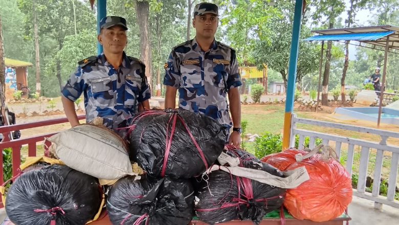 कटारीमा १३० किलो गाँजा बरामद, तस्कर सामान छाडेर फरार