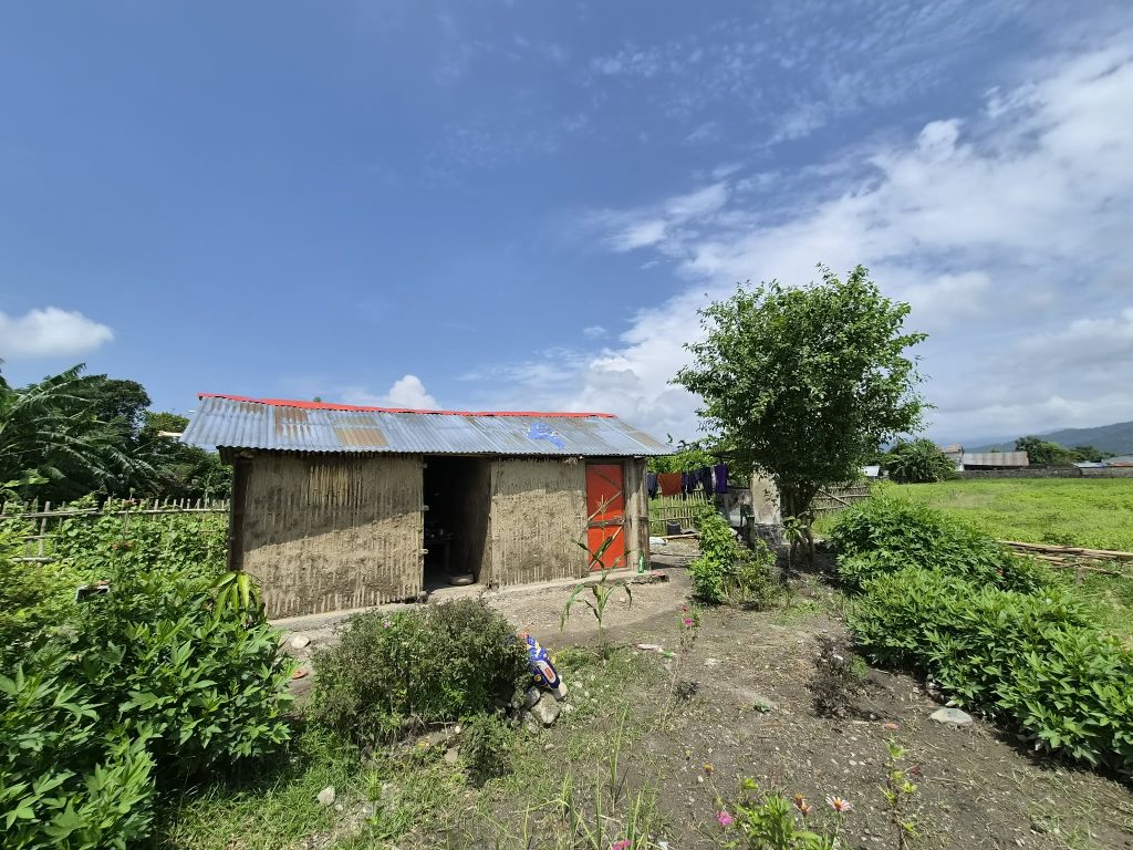 अतिविपन्न तीन छोरीका लागि बनाइएको नयाँ घर हस्तान्तरण हुँदै